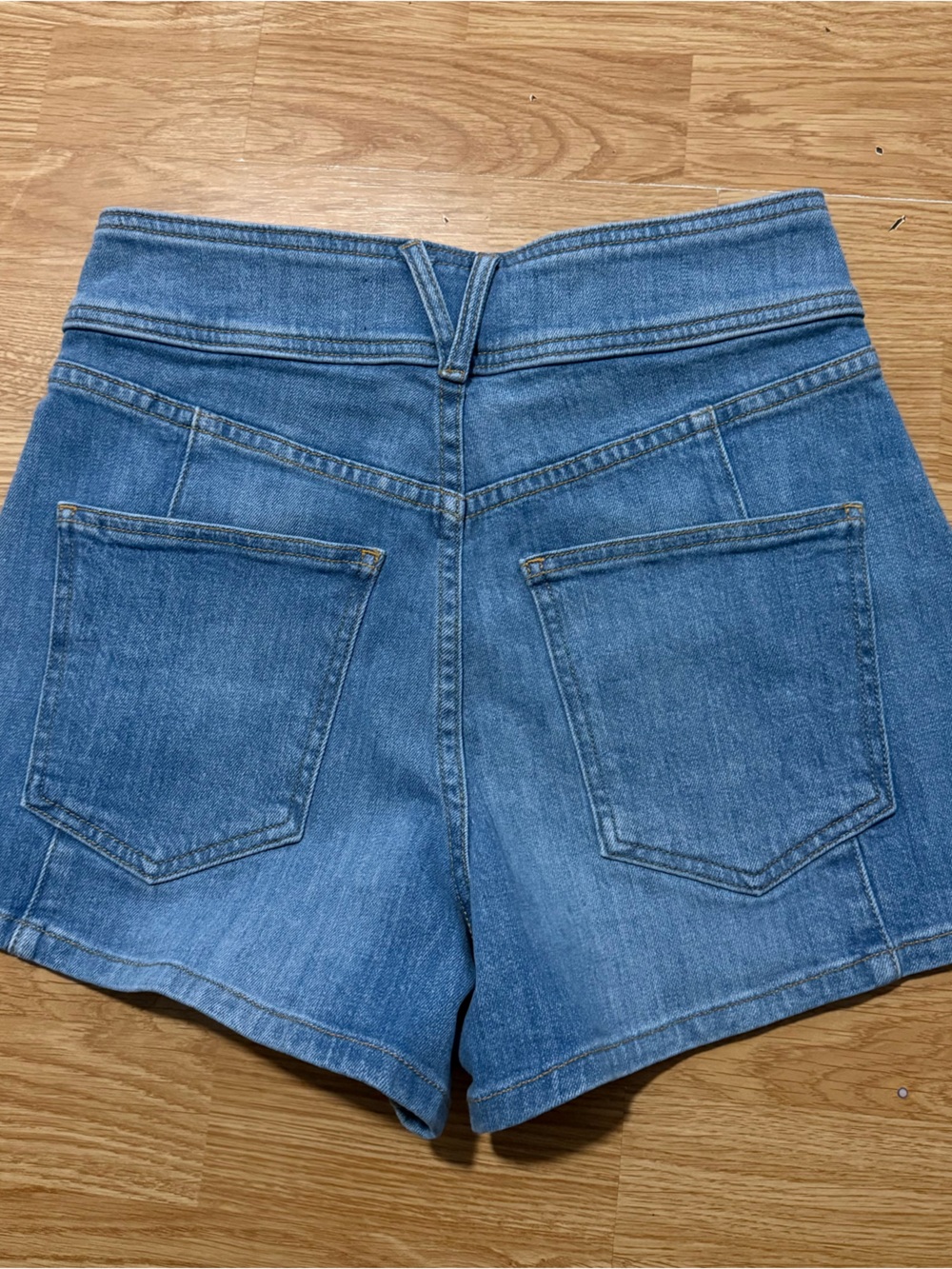 Veronica Beard Abigail Patch Pocket Shorts - Picture 2 of 4